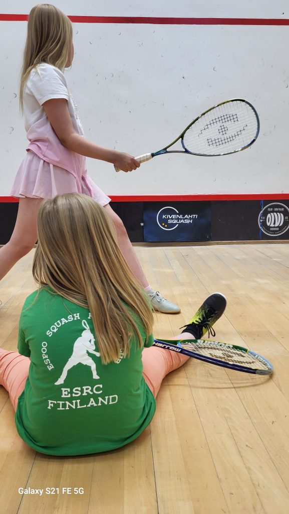 Squash kentällä on kivaa liikkua